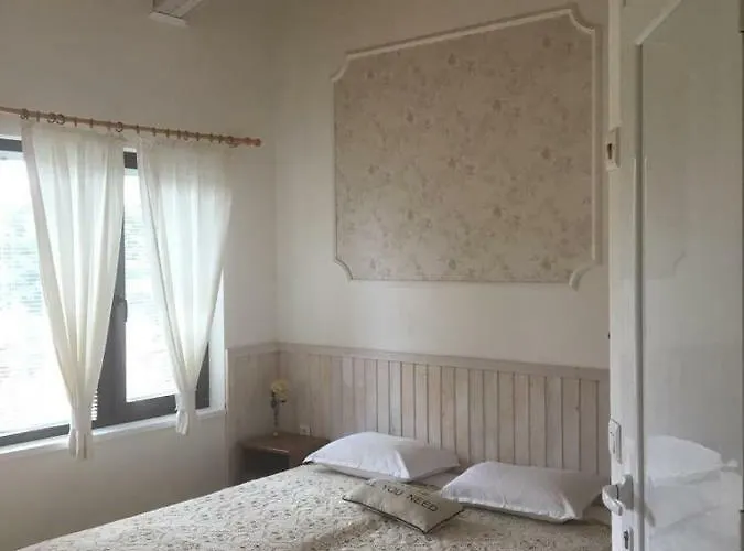 Secret Garden House 2* Варна